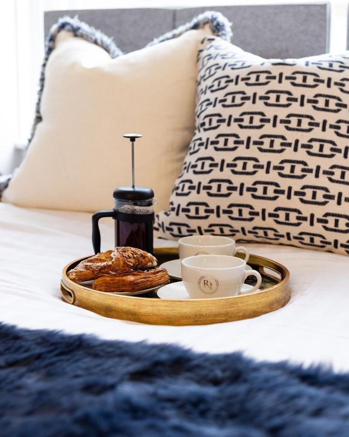Righ Properties - Luxurious City Centre Three Bedroom Apartment エディンバラ エクステリア 写真