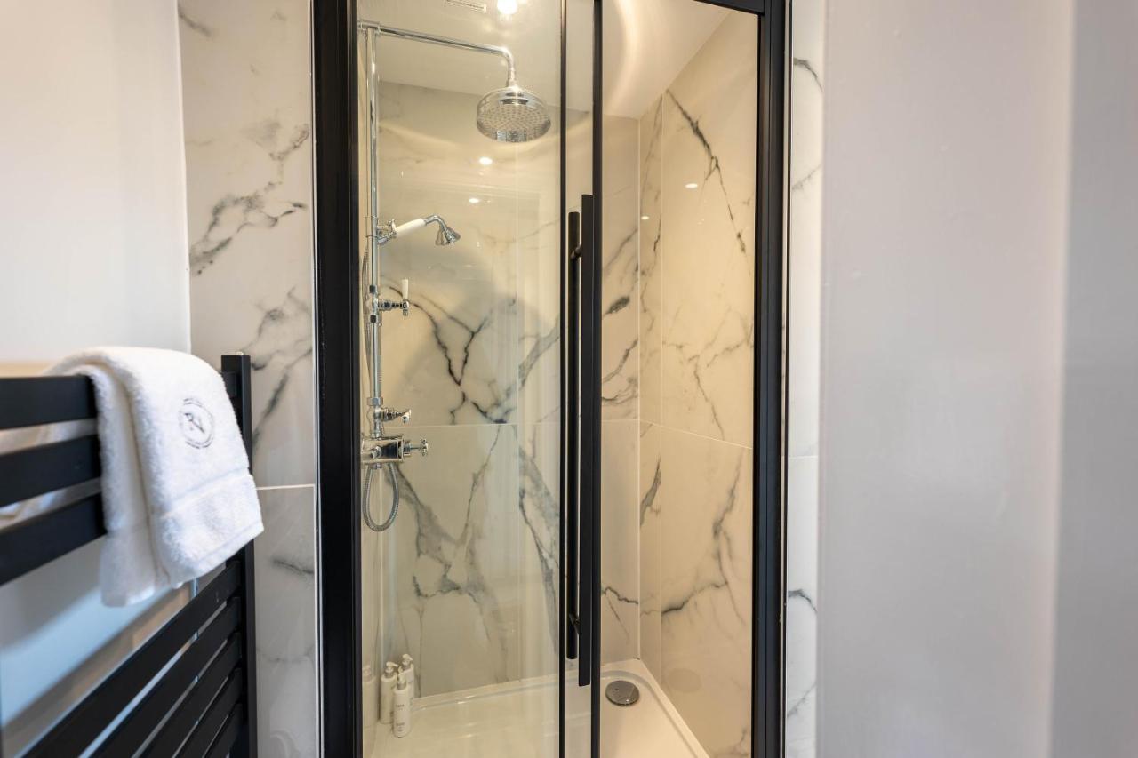 Righ Properties - Luxurious City Centre Three Bedroom Apartment エディンバラ エクステリア 写真