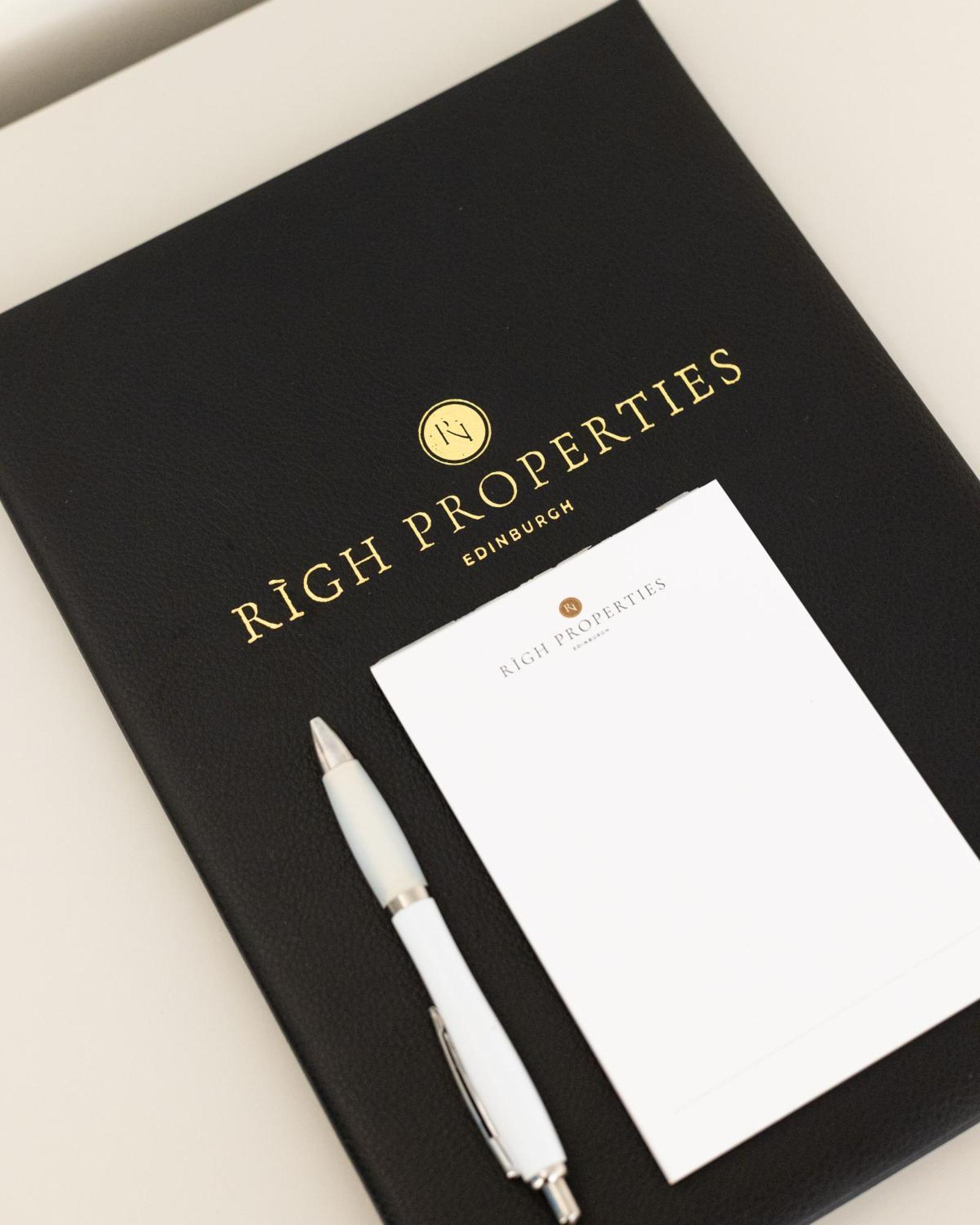 Righ Properties - Luxurious City Centre Three Bedroom Apartment エディンバラ エクステリア 写真