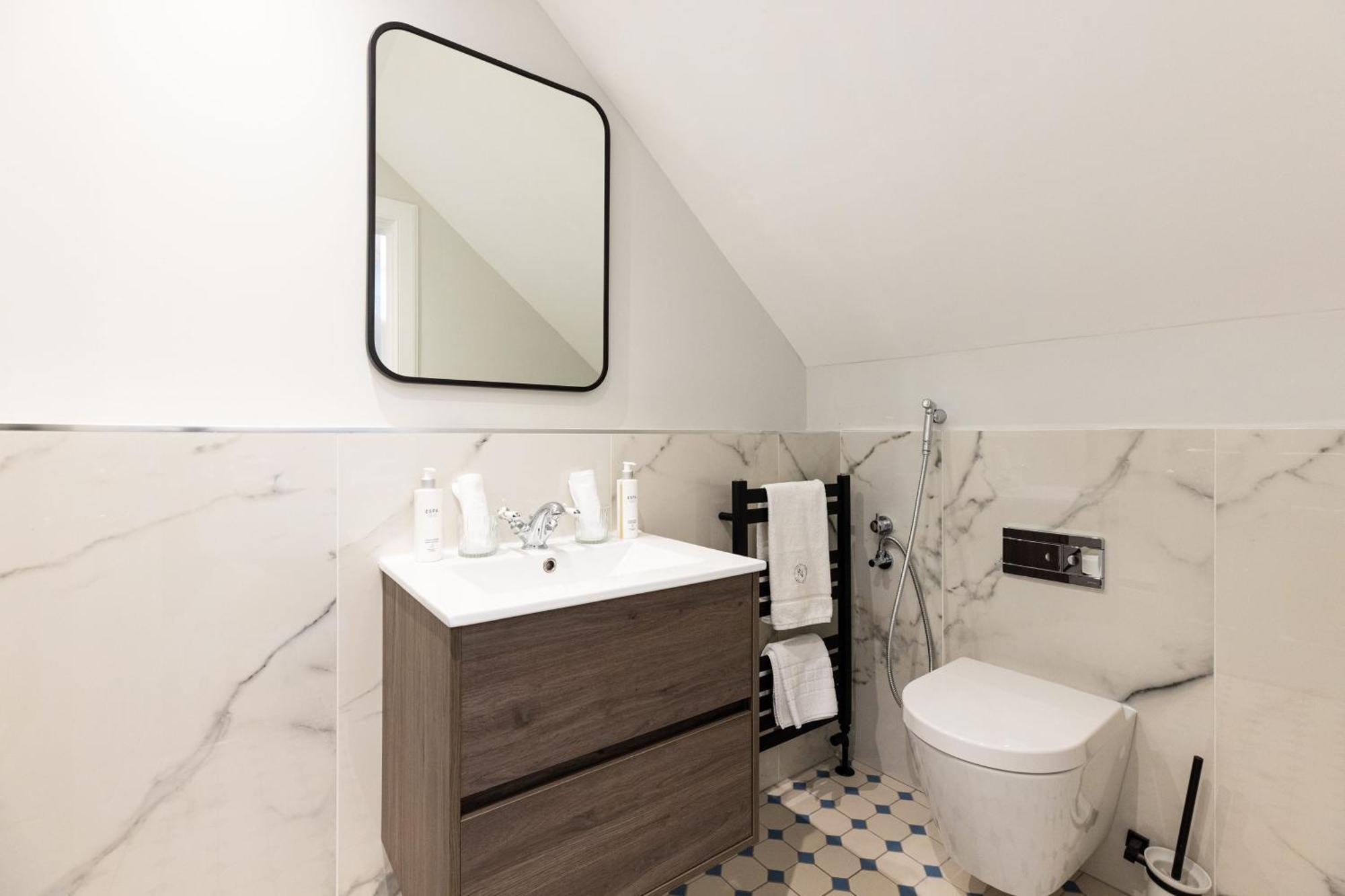 Righ Properties - Luxurious City Centre Three Bedroom Apartment エディンバラ エクステリア 写真
